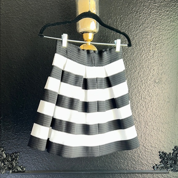 Express Black and White Striped Skirt size: XS/TP - Picture 5 of 8